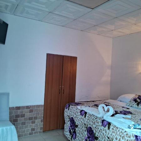 Hotel Kamelot Parque Central Quetzaltenango Eksteriør billede