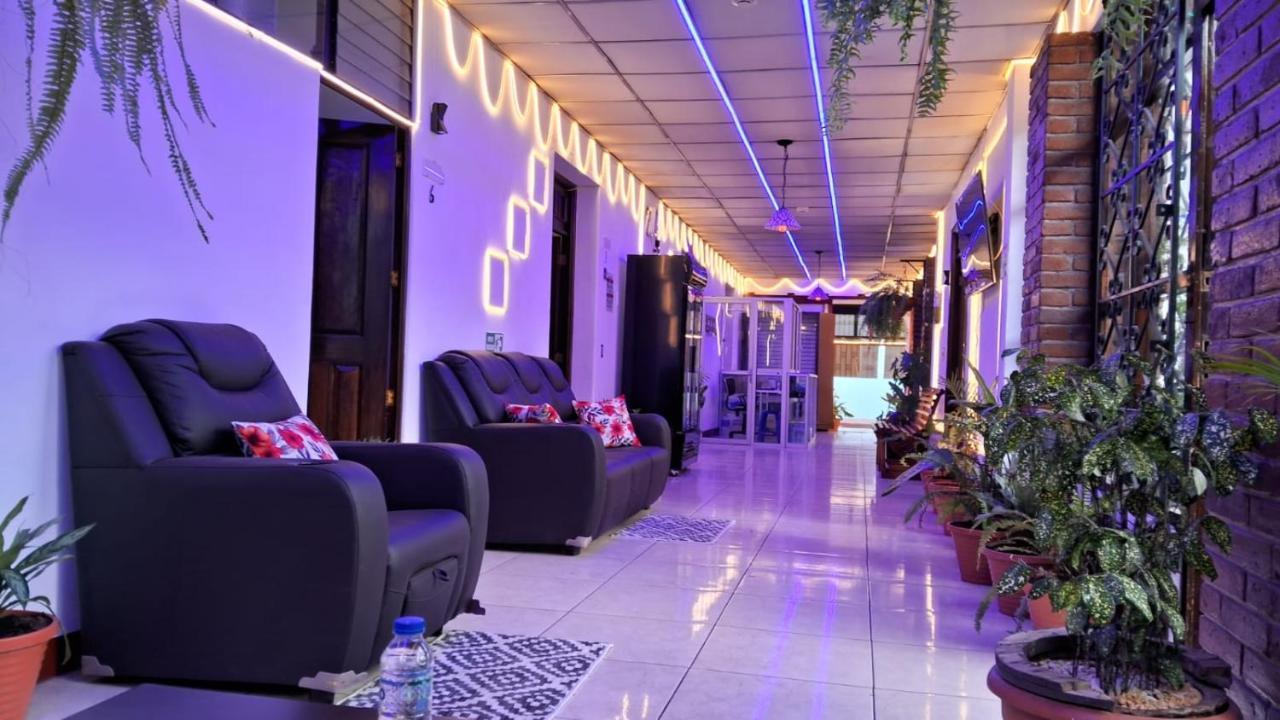Hotel Kamelot Parque Central Quetzaltenango Eksteriør billede
