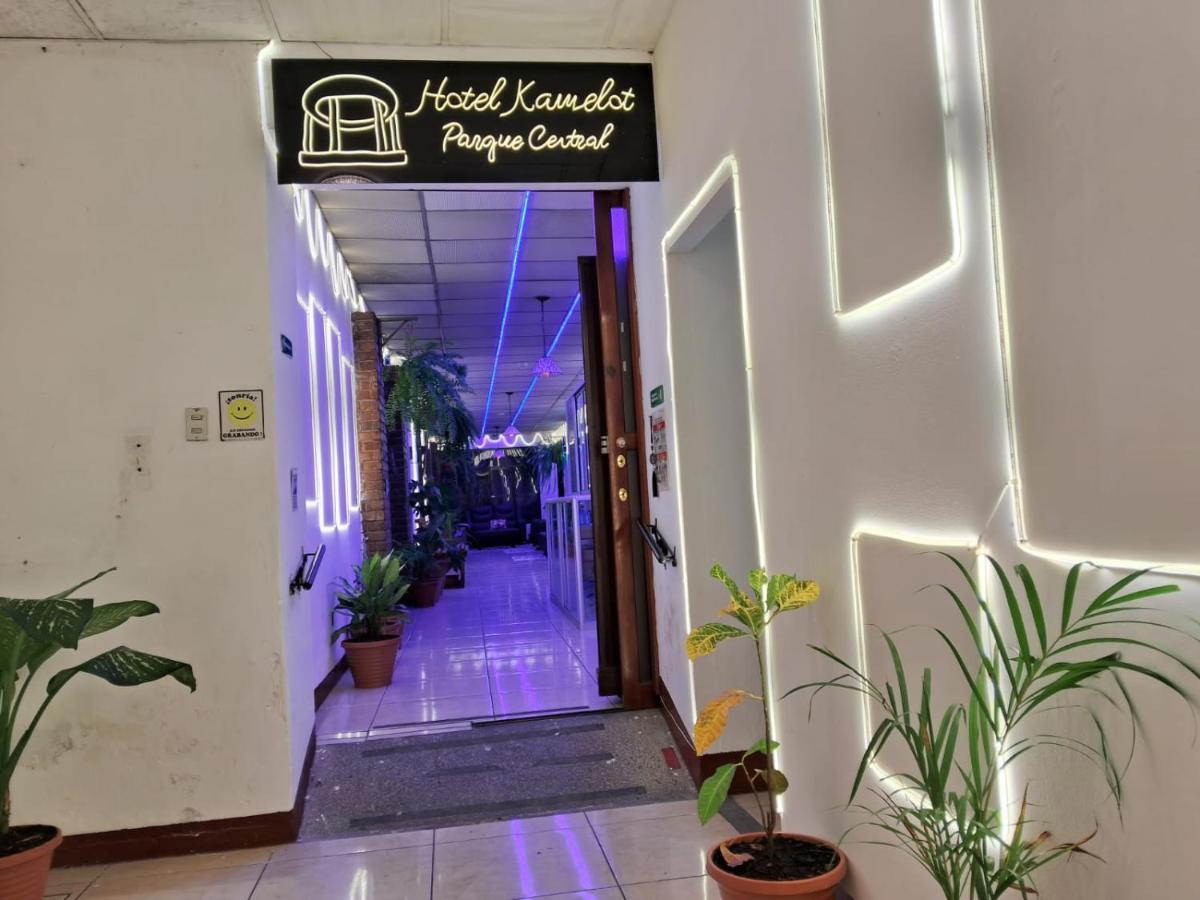 Hotel Kamelot Parque Central Quetzaltenango Eksteriør billede
