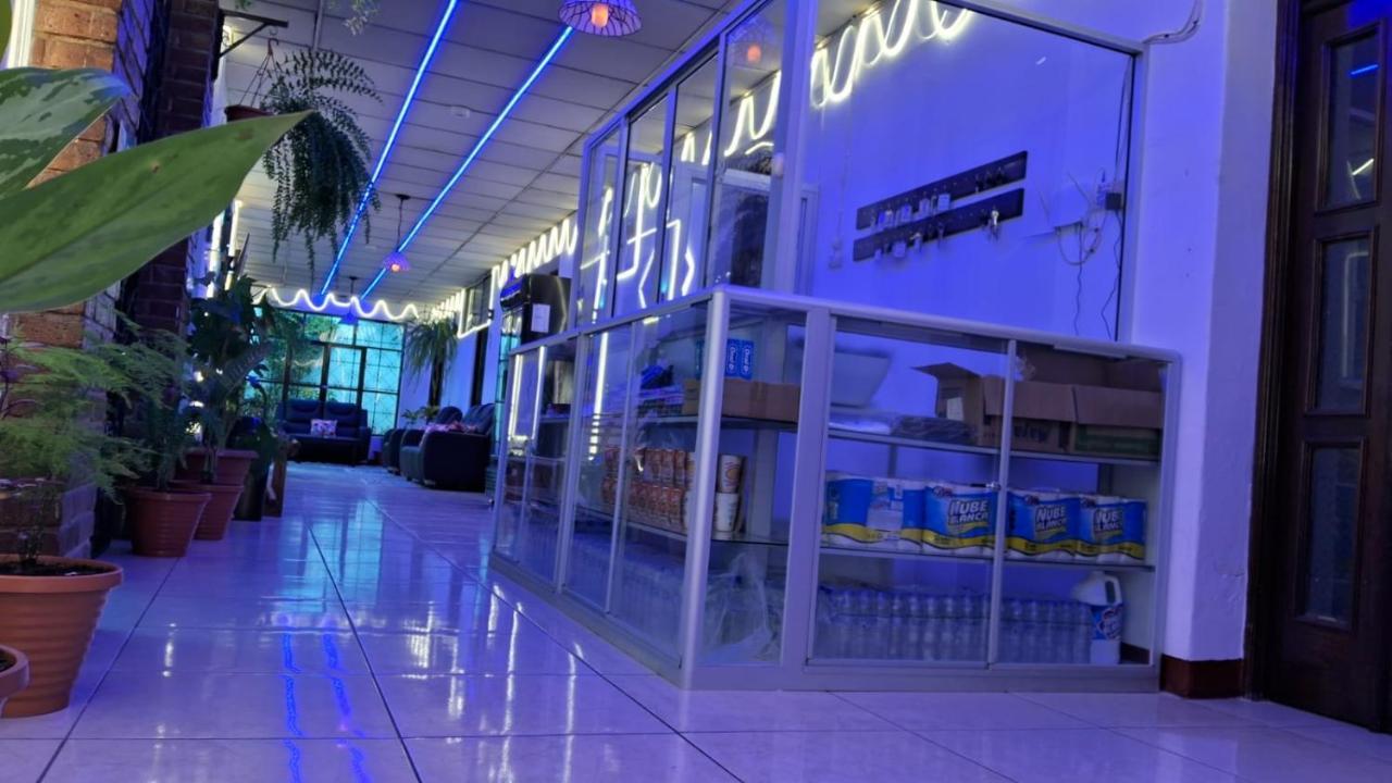 Hotel Kamelot Parque Central Quetzaltenango Eksteriør billede
