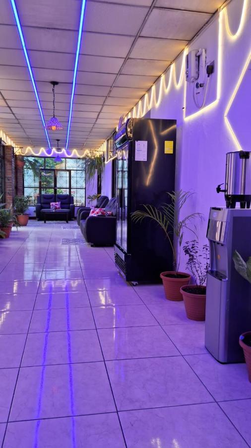 Hotel Kamelot Parque Central Quetzaltenango Eksteriør billede