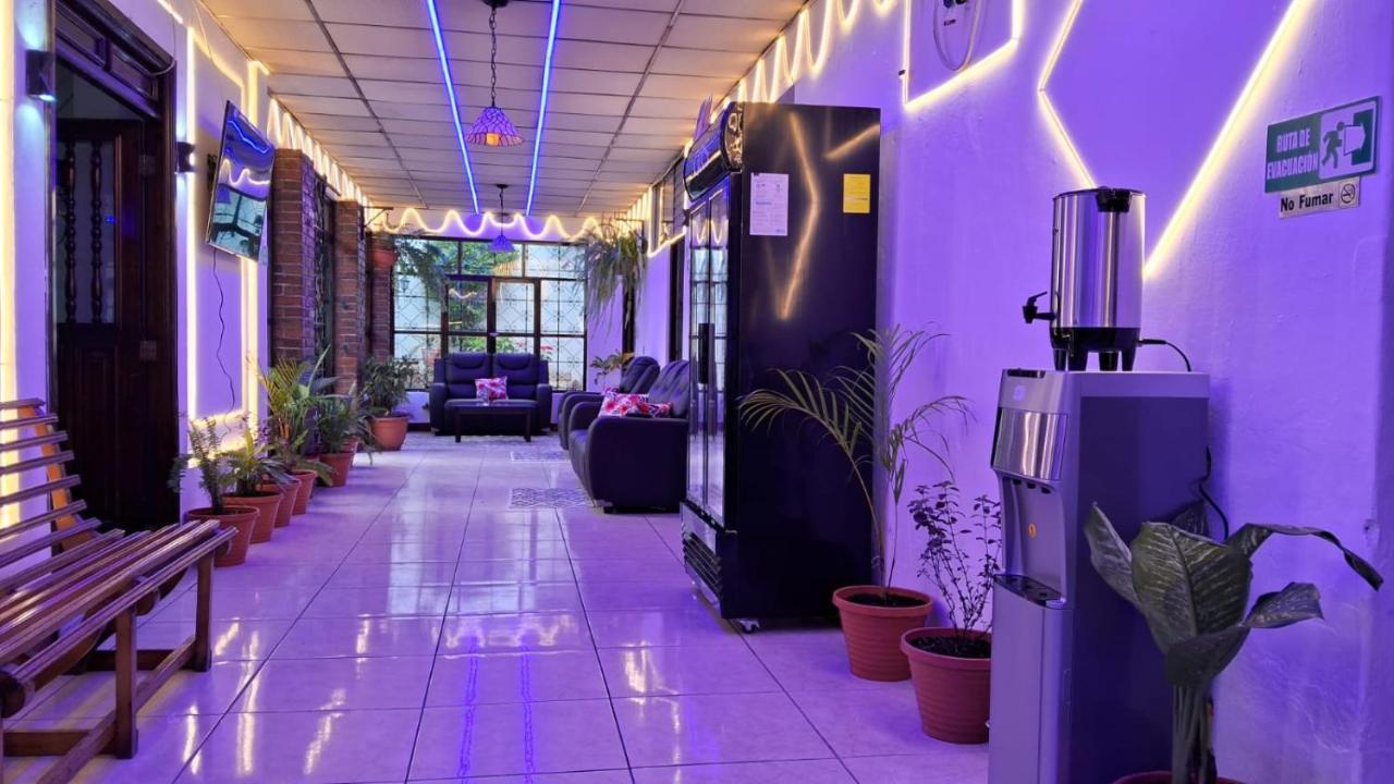 Hotel Kamelot Parque Central Quetzaltenango Eksteriør billede