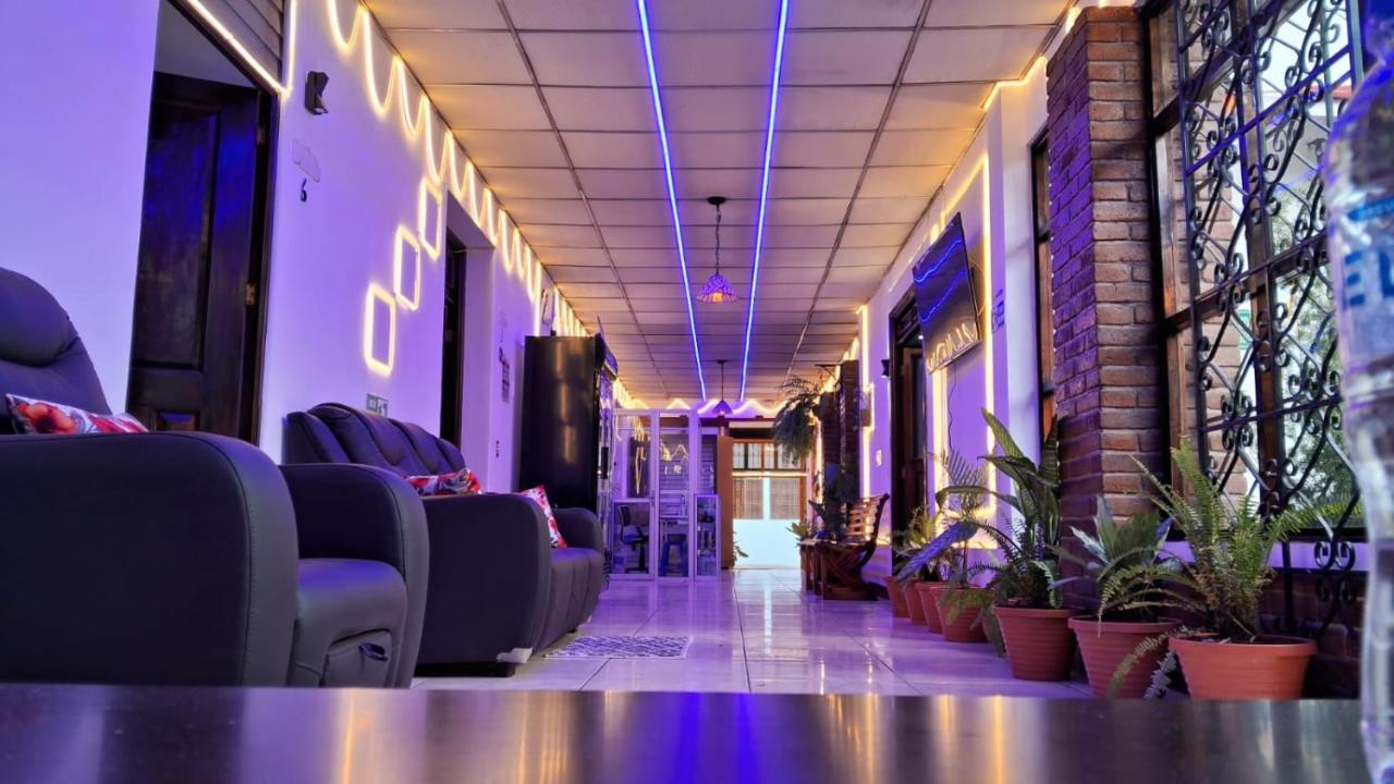 Hotel Kamelot Parque Central Quetzaltenango Eksteriør billede