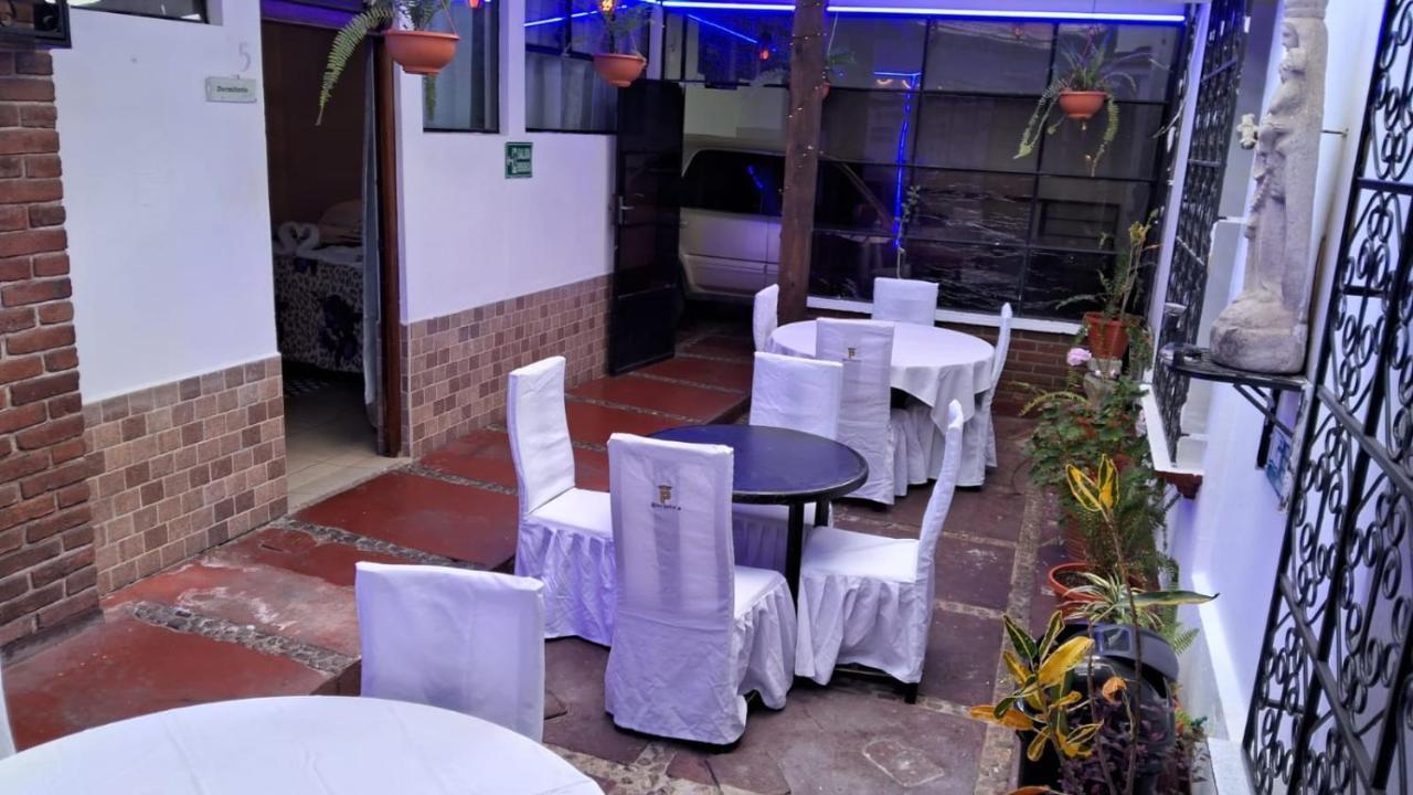 Hotel Kamelot Parque Central Quetzaltenango Eksteriør billede