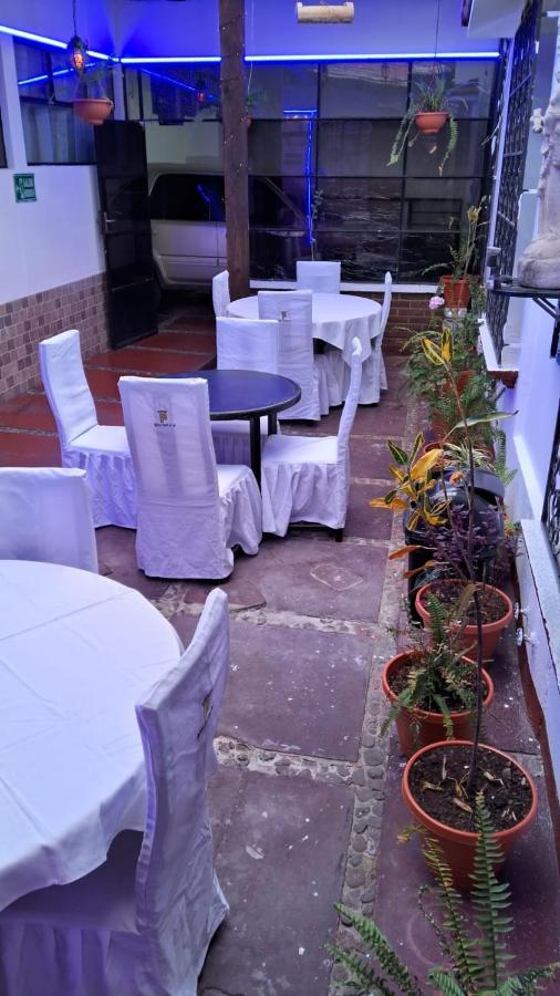 Hotel Kamelot Parque Central Quetzaltenango Eksteriør billede