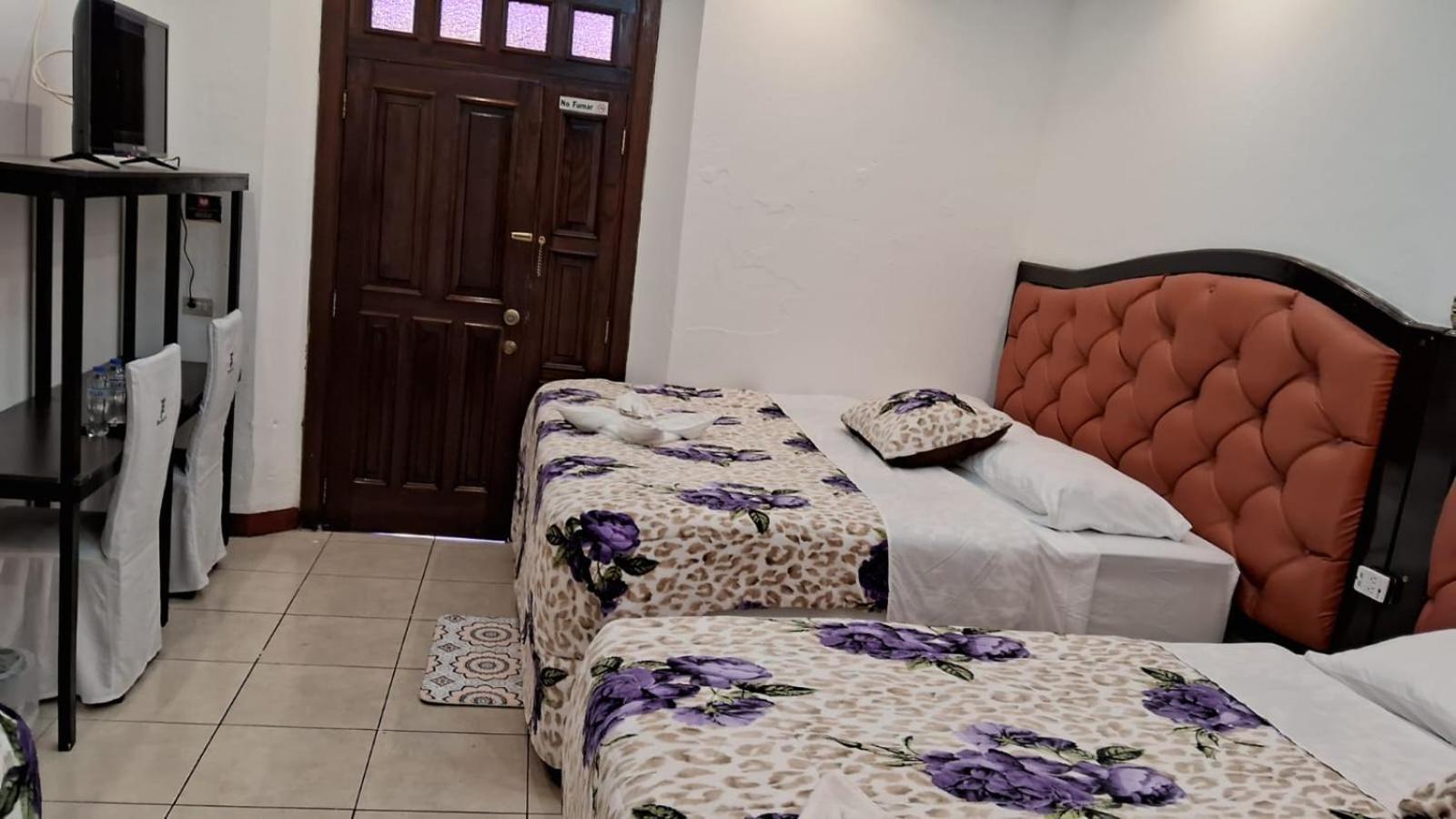 Hotel Kamelot Parque Central Quetzaltenango Eksteriør billede
