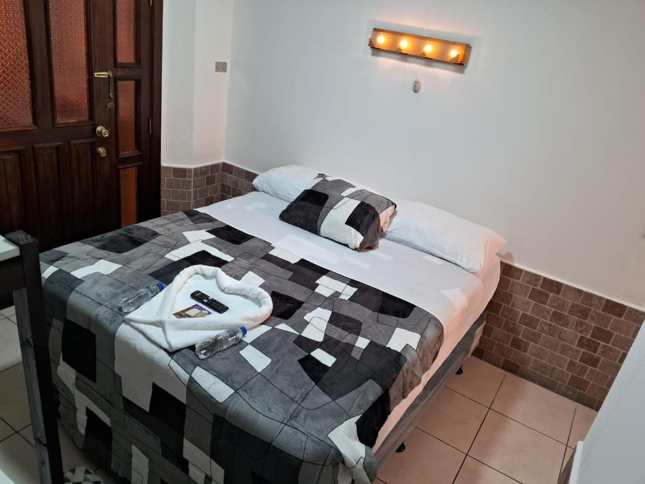 Hotel Kamelot Parque Central Quetzaltenango Eksteriør billede