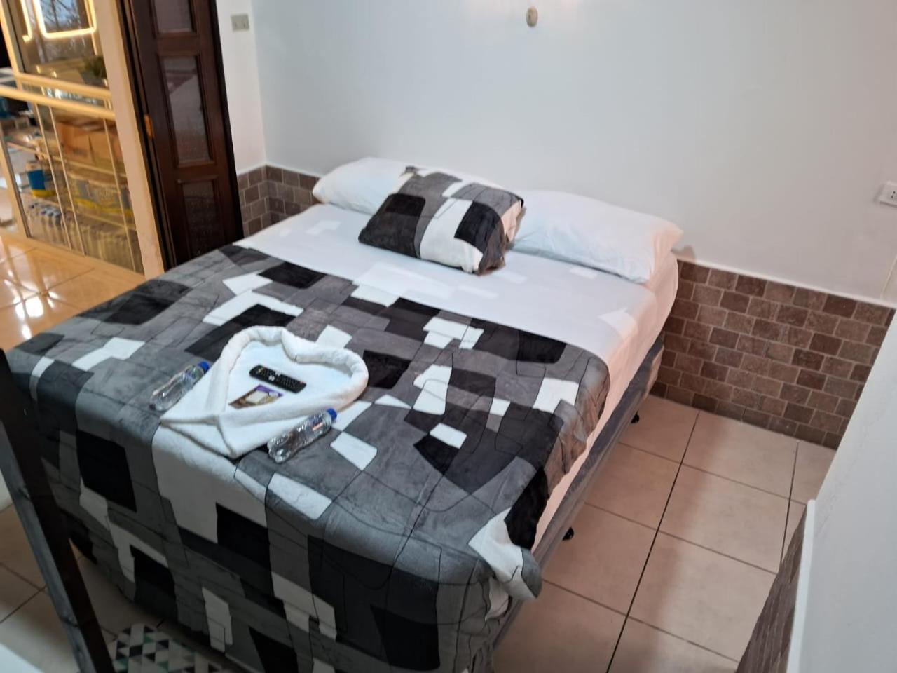Hotel Kamelot Parque Central Quetzaltenango Eksteriør billede