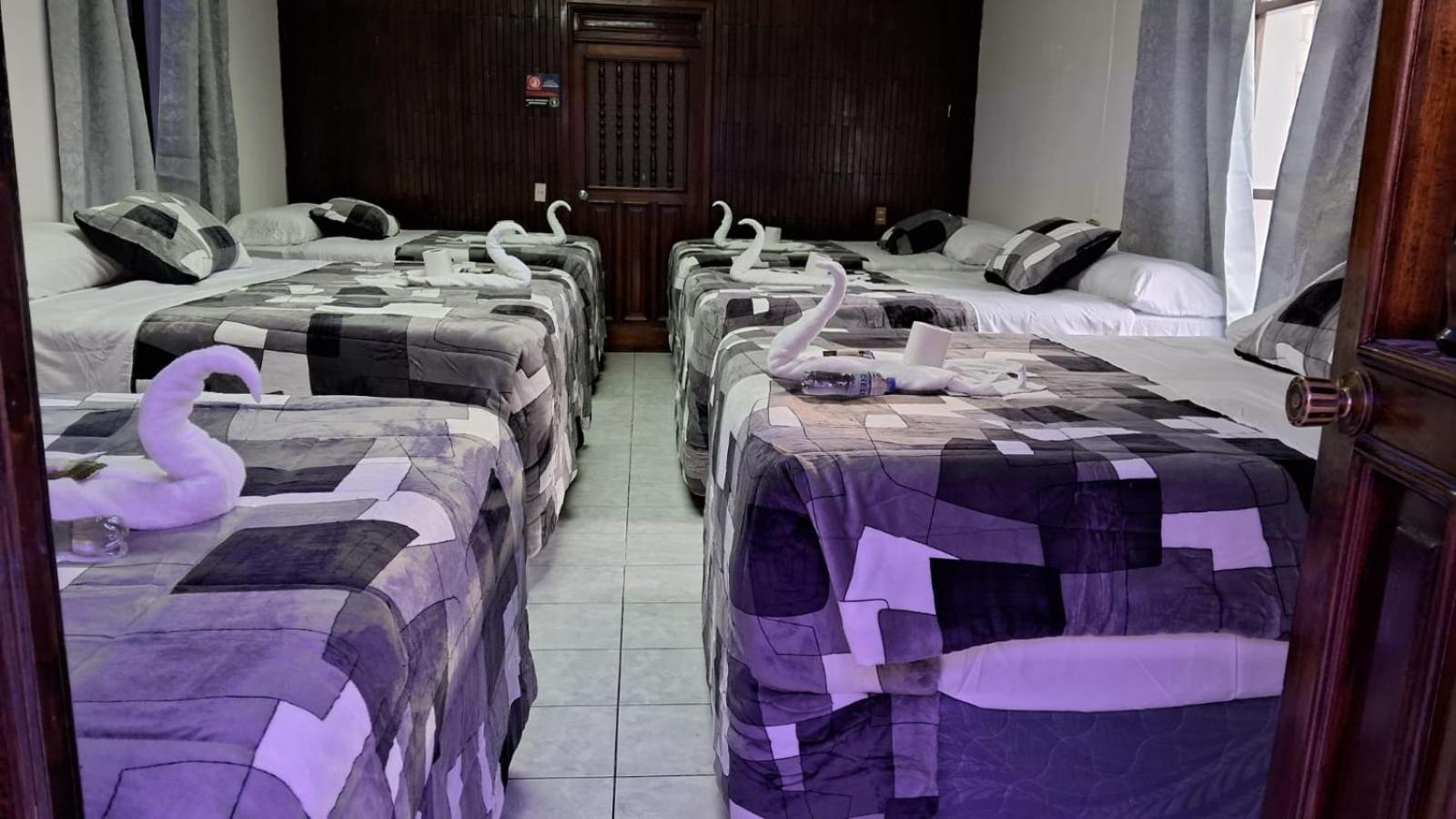 Hotel Kamelot Parque Central Quetzaltenango Eksteriør billede