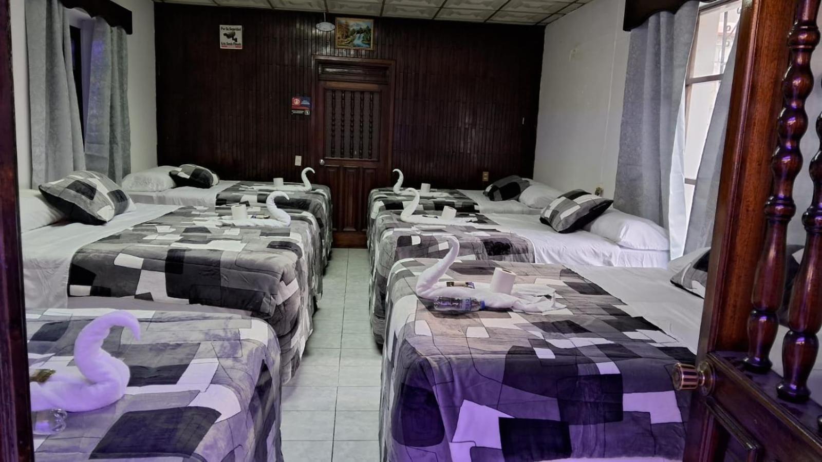 Hotel Kamelot Parque Central Quetzaltenango Eksteriør billede
