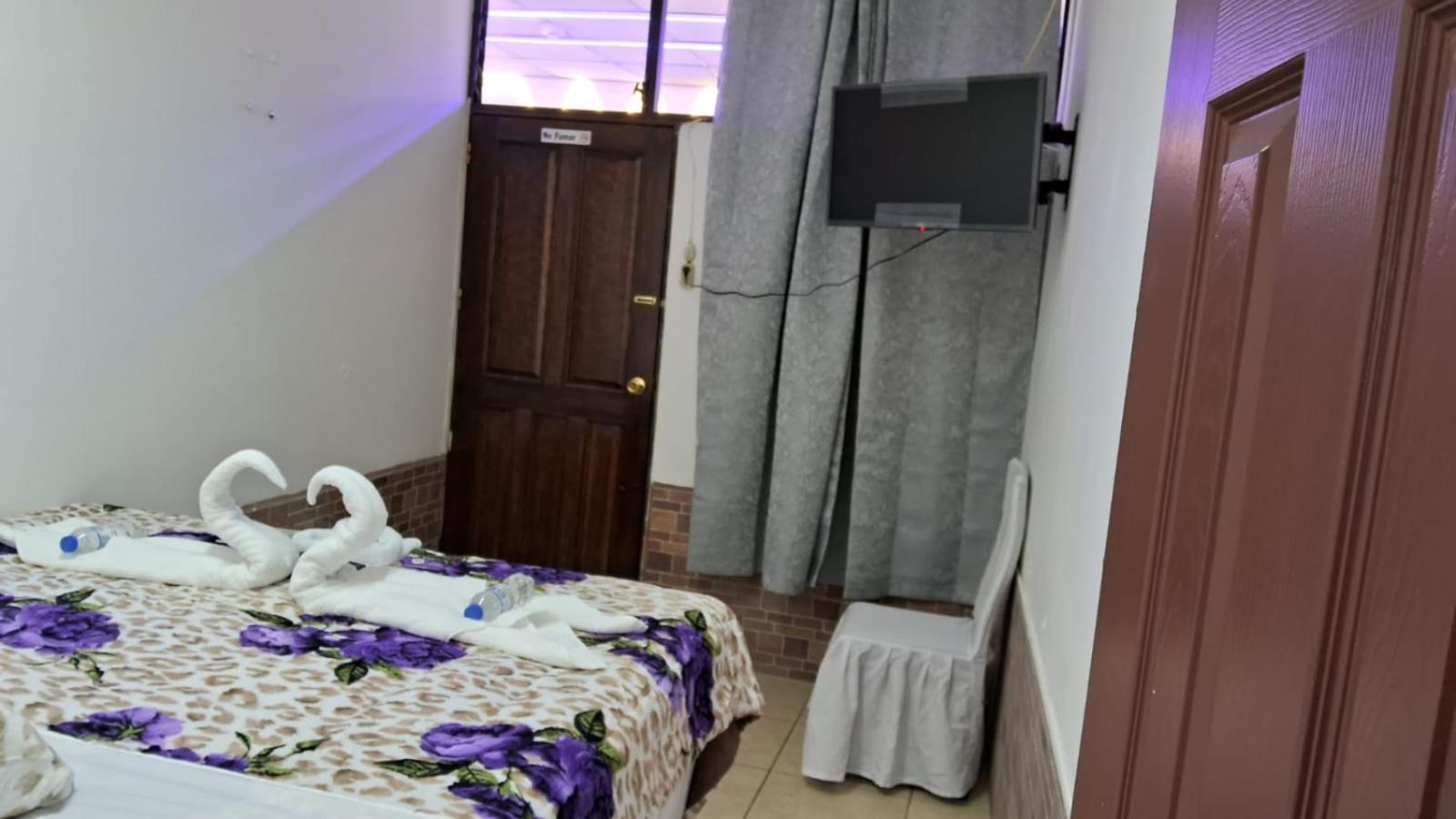 Hotel Kamelot Parque Central Quetzaltenango Eksteriør billede