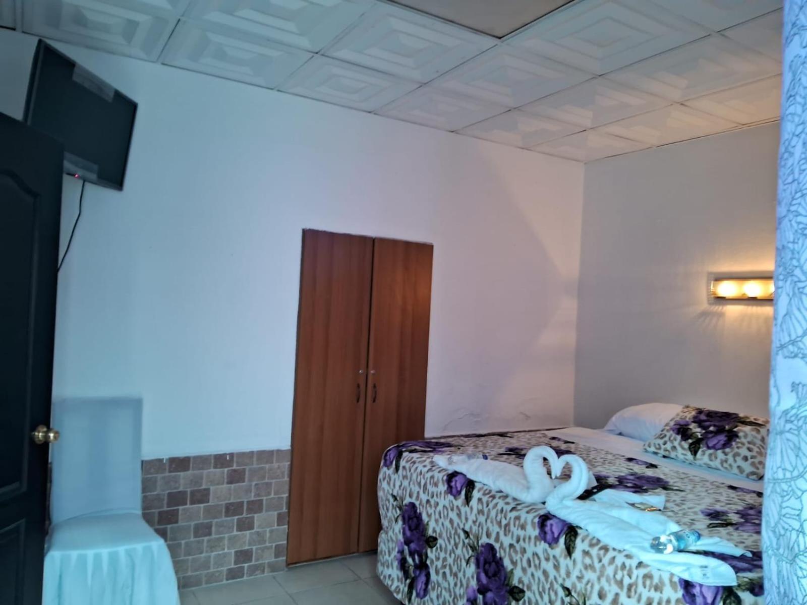 Hotel Kamelot Parque Central Quetzaltenango Eksteriør billede