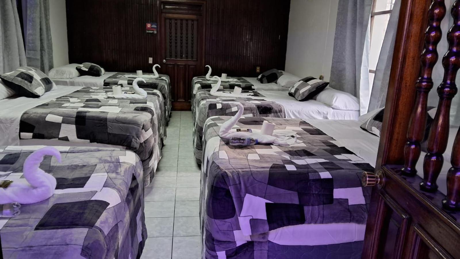 Hotel Kamelot Parque Central Quetzaltenango Eksteriør billede